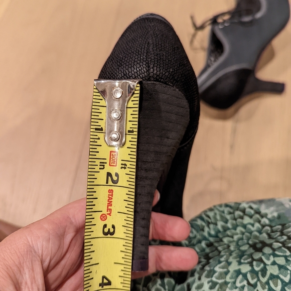 Stylish Gray Heeled Shoes - Picture 2 of 11